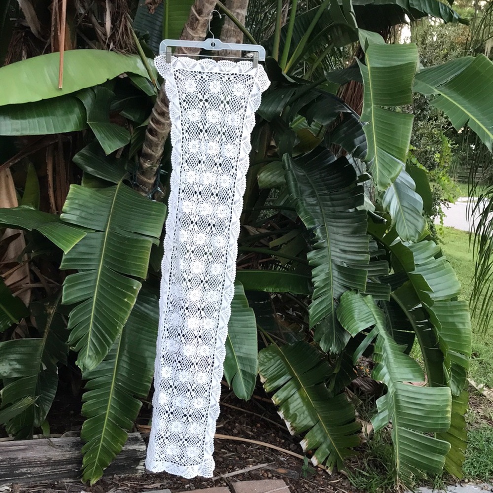 Crochet table runner